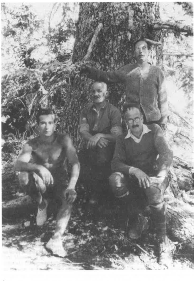 Campament de Hauta-el-Kasdir. D'esquerra a dreta: Jaume Àngel, recol·lector de plantes, Sr. Ferrer, entomòleg, P. Font i Quer, botànic i Joan Bautista Aguilar-Amat (lepidopteròleg) dret, juliol de 1932. 