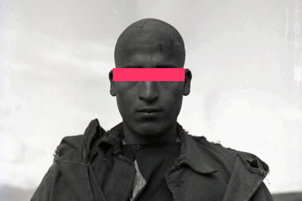 Models d'un soldat jove.  Xauen, Marroc, 1956. MUEC